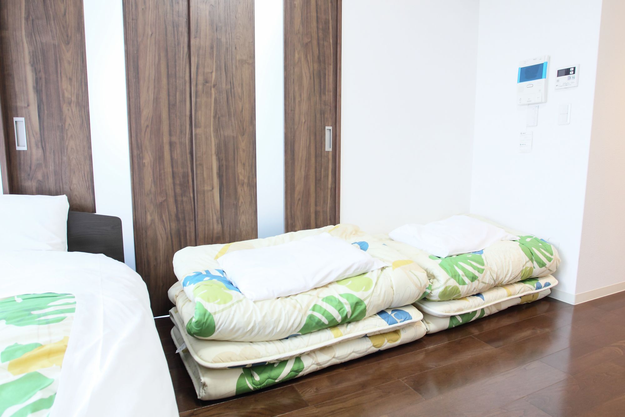 Ferienwohnung La Familia Yamasaka Ōsaka Exterior foto